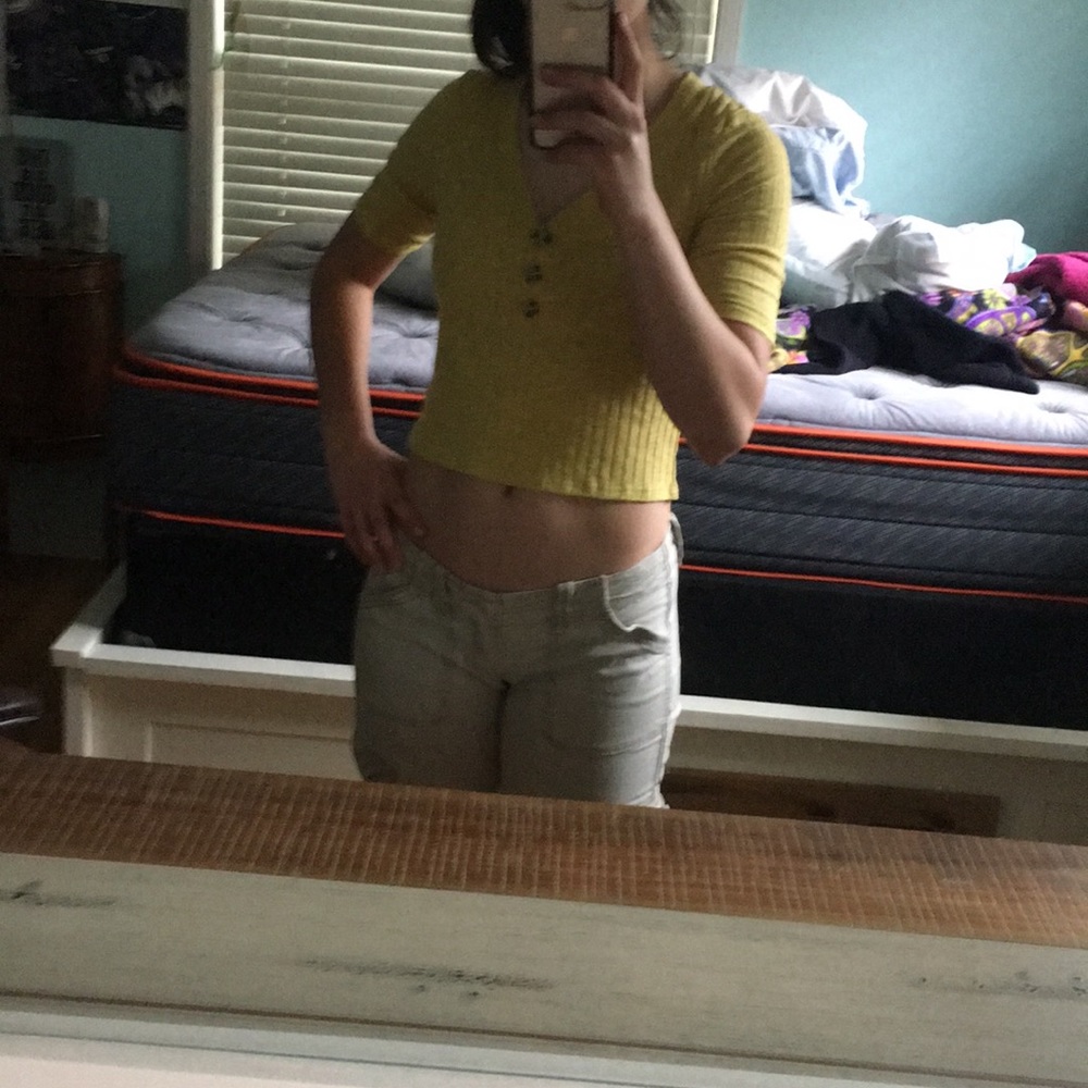 Cropped Yellow Top - Picture 2 of 4